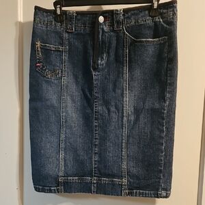 BCBGMaxAzria Blue Denim Skirt. Size 8.